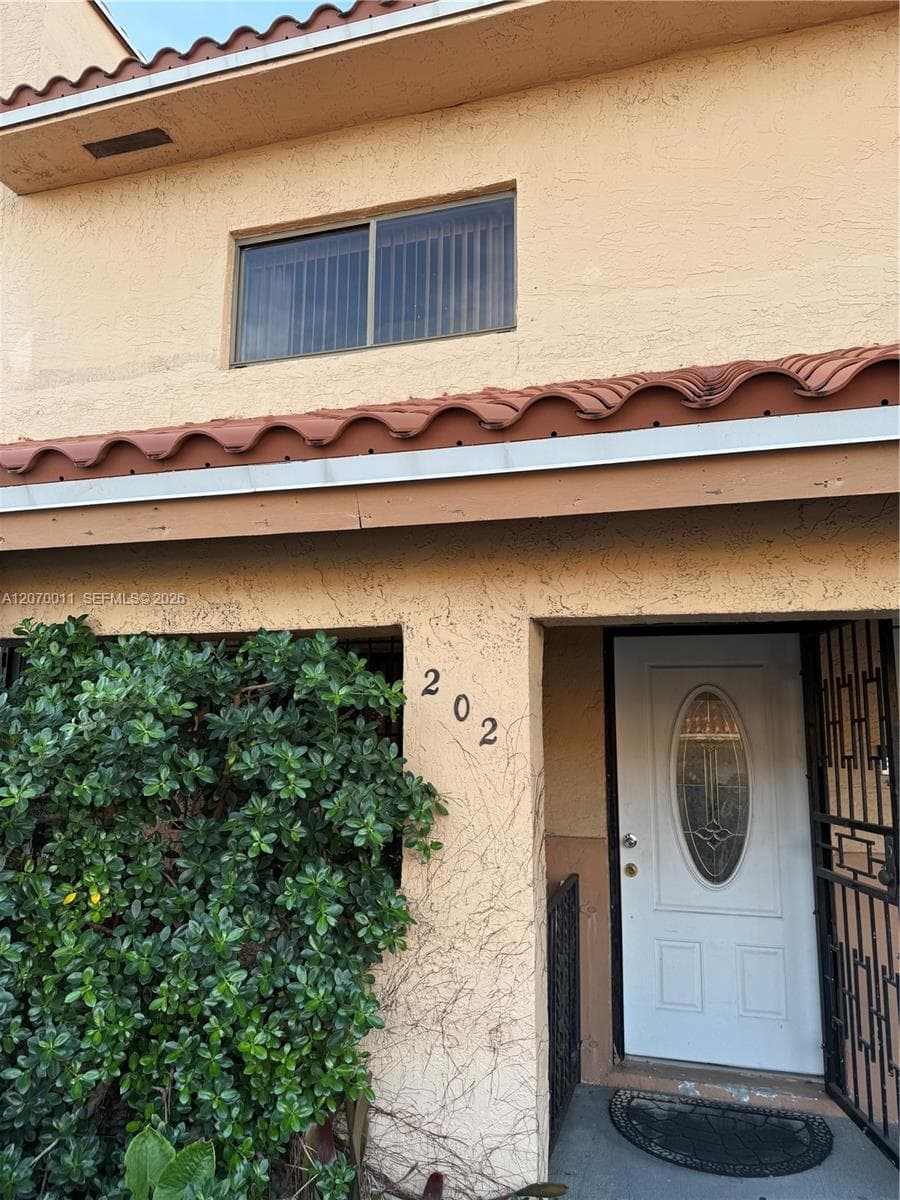 7772 W 29th Way # 202, Hialeah, FL 33018