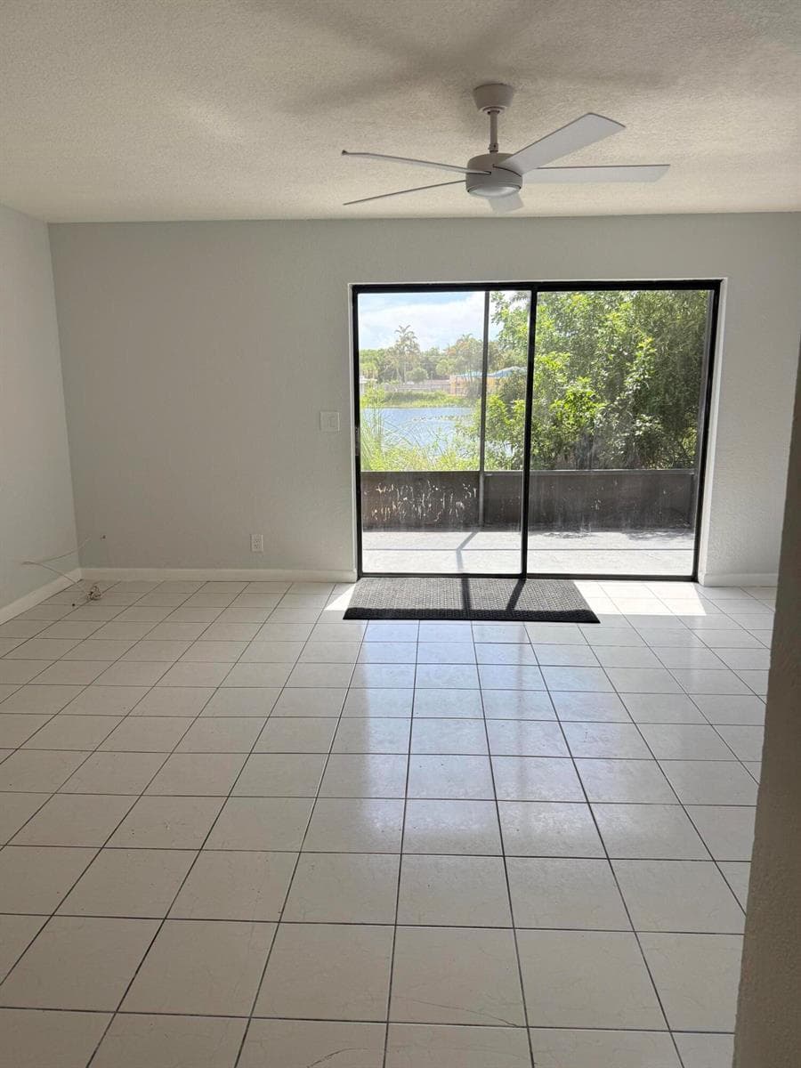 3830 DAVIS Road, Palm Springs, FL 33461 — zdjęcie 4