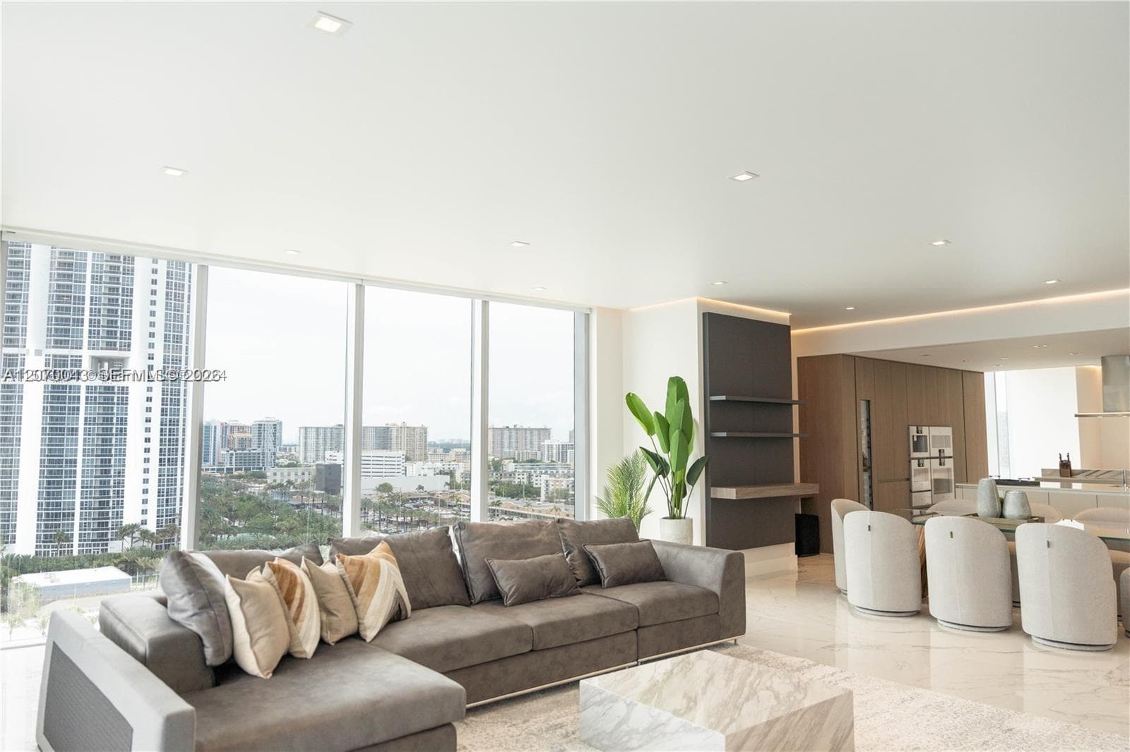 18501 Collins Ave # 1104, Sunny Isles Beach, FL 33160 — zdjęcie 2
