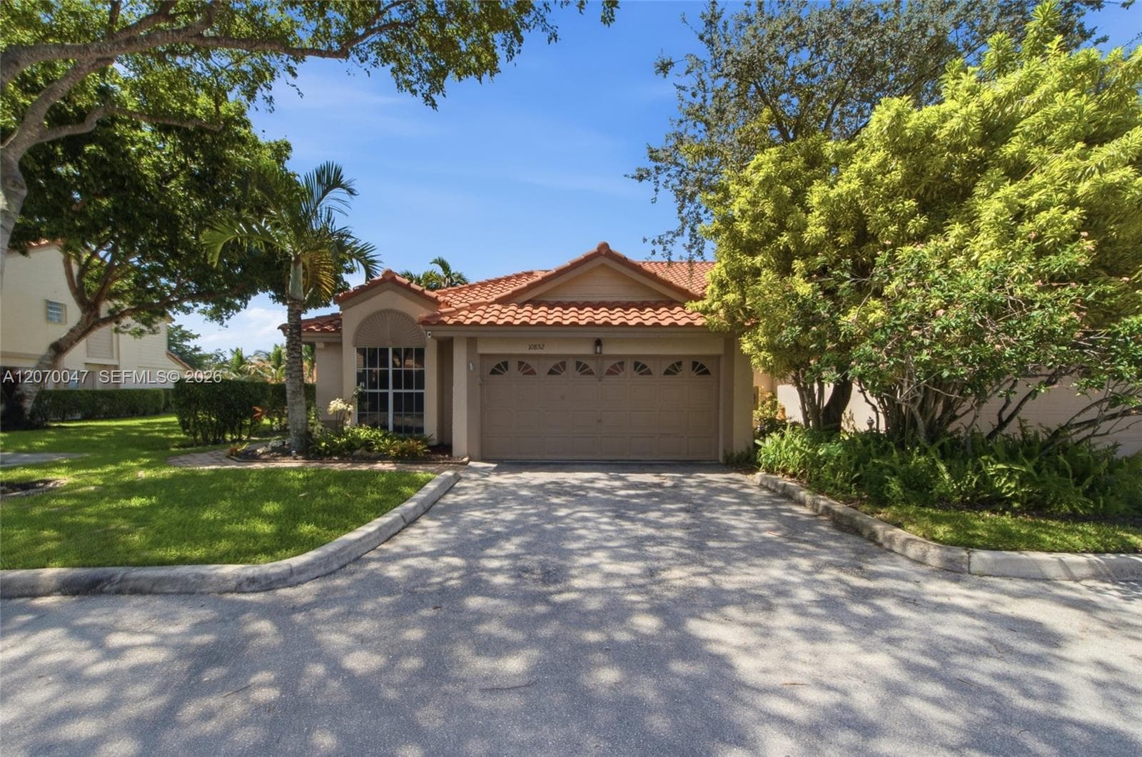10852 Cypress Glen Dr, Coral Springs, FL 33071 — zdjęcie 2