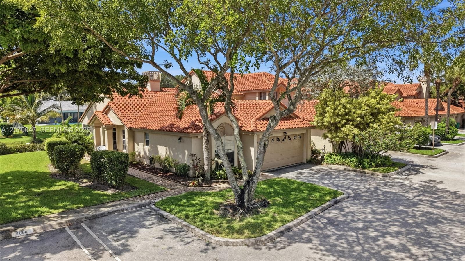 10852 Cypress Glen Dr, Coral Springs, FL 33071 — zdjęcie 3