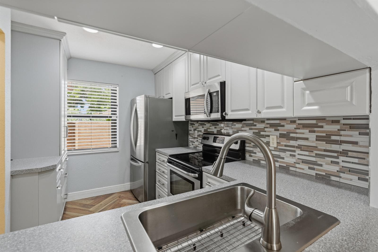 10927 NW 29TH Court, Sunrise, FL 33322 — zdjęcie 2