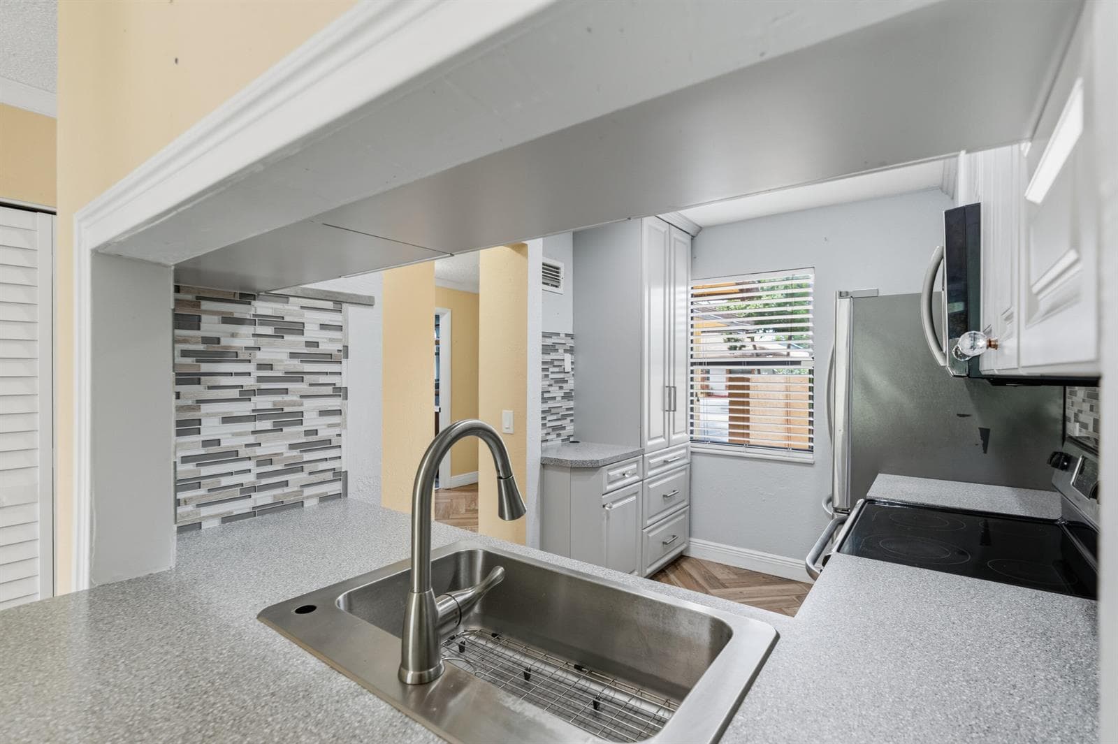 10927 NW 29TH Court, Sunrise, FL 33322 — zdjęcie 3