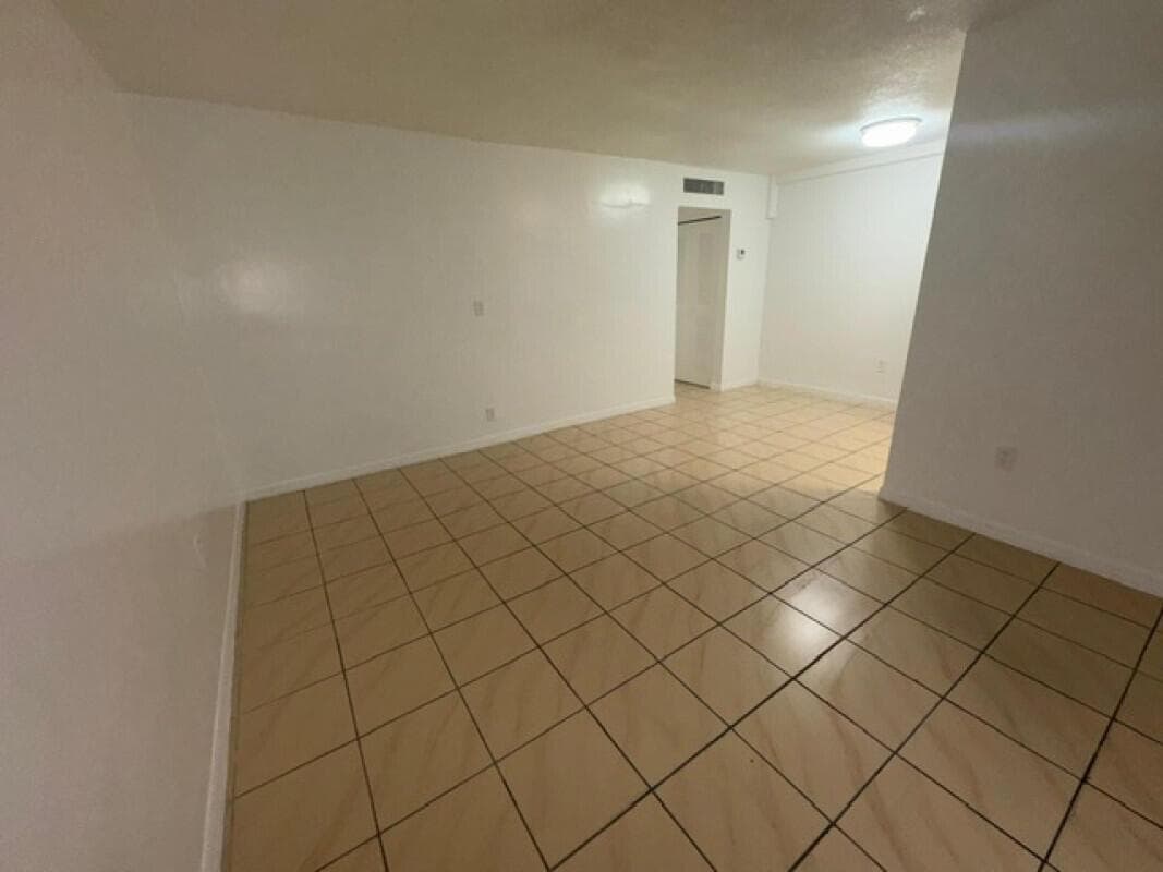 2031 NE 139th Street # 6, North Miami Beach, FL 33181 — zdjęcie 3