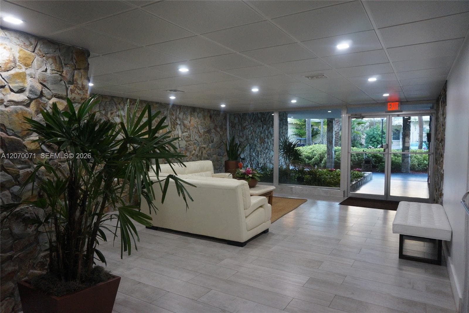 210 SEAVIEW DR # 308, Key Biscayne, FL 33149 — zdjęcie 3