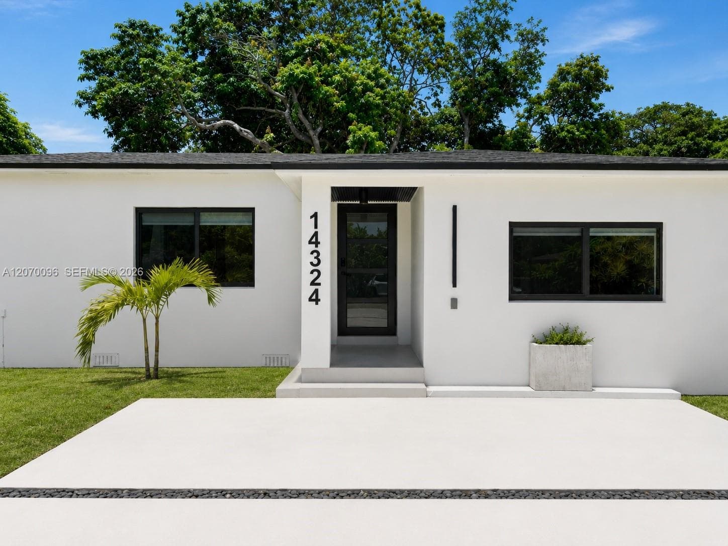 14324 Garden Dr, Miami, FL 33168 — zdjęcie 2