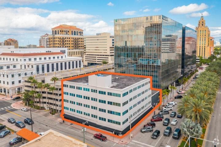 299 Alhambra Cir # 402, Coral Gables, FL 33134