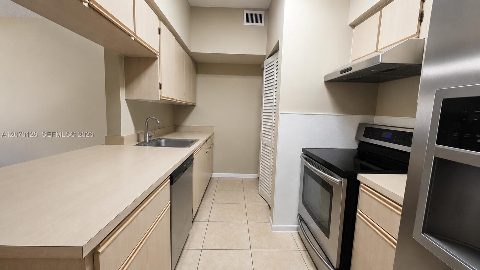 18332 NW 68th Ave # H, Hialeah, FL 33015 — zdjęcie 4