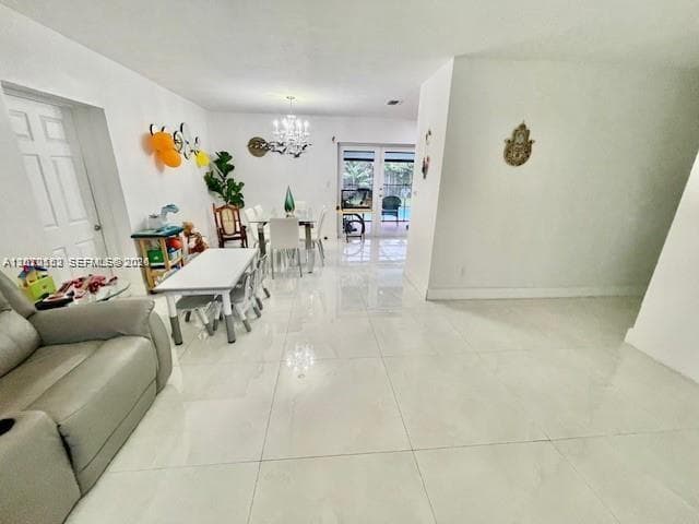 10891 N Snapper Creek Dr, Miami, FL 33173 — zdjęcie 4