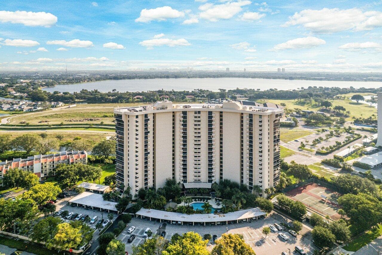 2450 PRESIDENTIAL Way # 1606, West Palm Beach, FL 33401