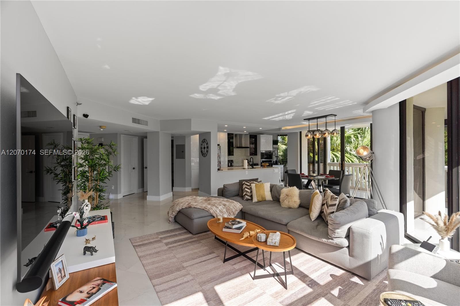 1000 W Island Blvd # 202, Aventura, FL 33160 — zdjęcie 2