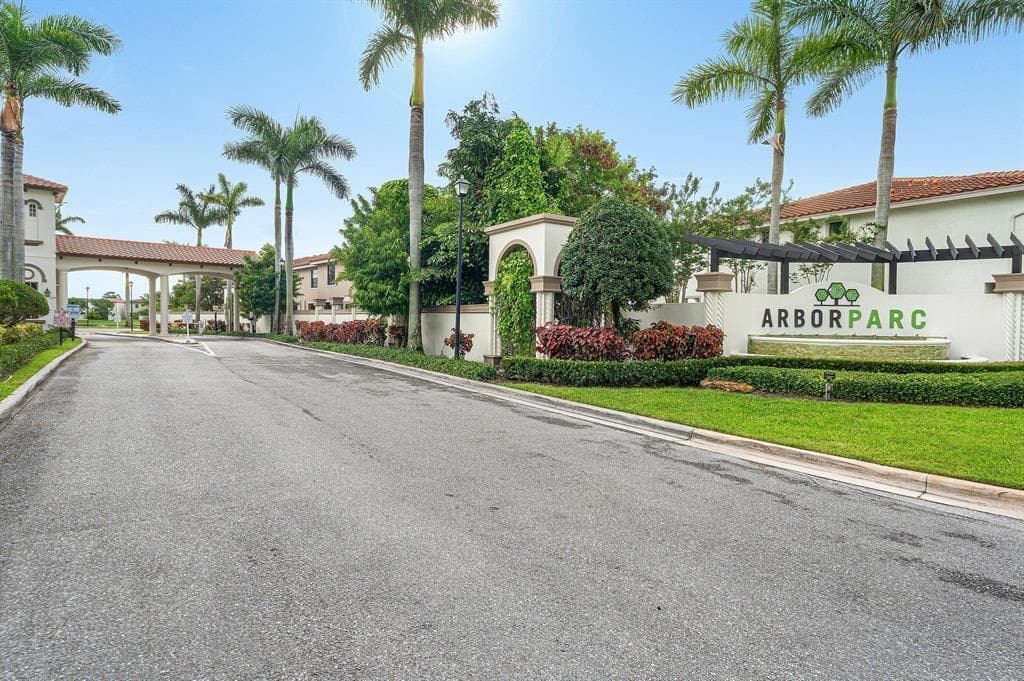 4414 HEMLOCK Drive, Riviera Beach, FL 33410 — zdjęcie 4
