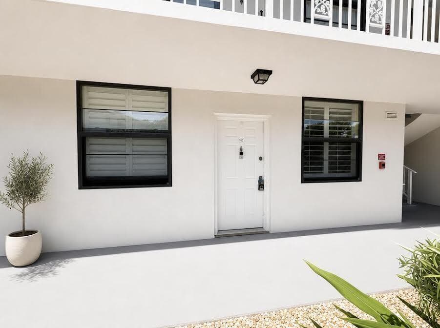 3540 WHITEHALL Drive # 105, West Palm Beach, FL 33401