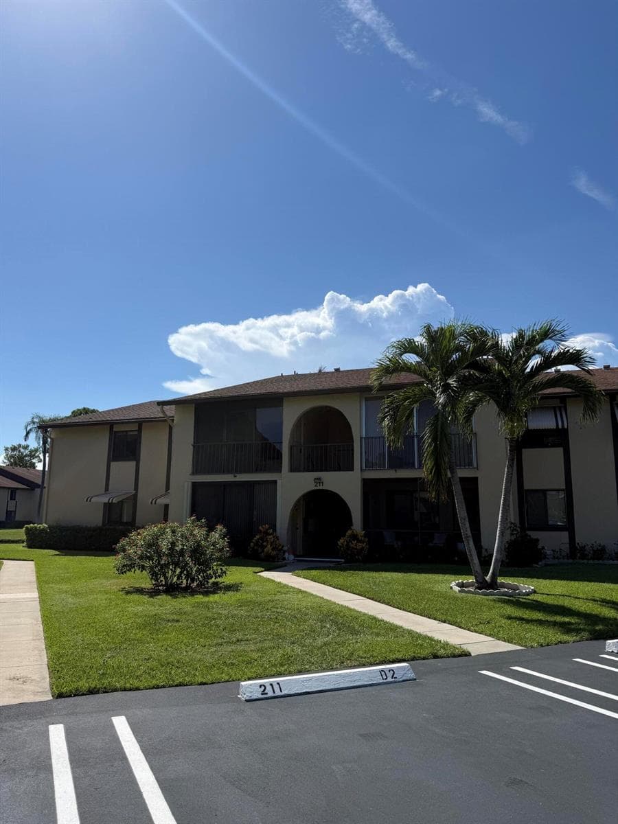 211 PINE HOV Circle # A-2, FL 33463
