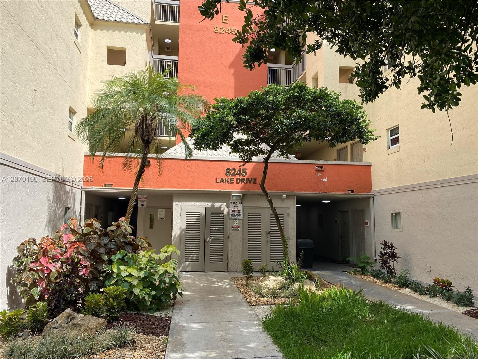 8245 Lake Dr # 101, Doral, FL 33166