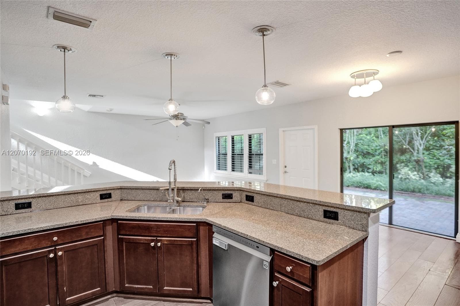 6079 Grand Cypress Cir W, Coconut Creek, FL 33073 — zdjęcie 5