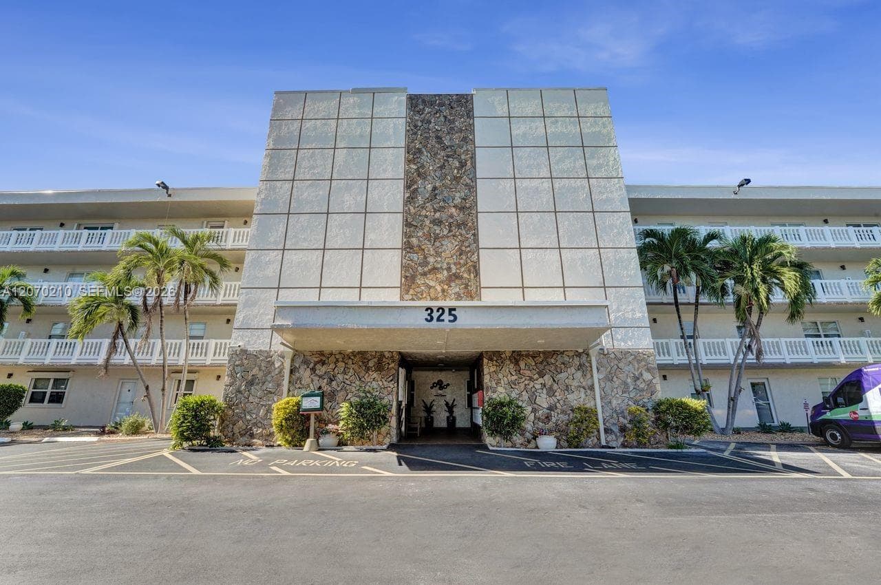 325 SE 11th Ter # 107, Dania Beach, FL 33004