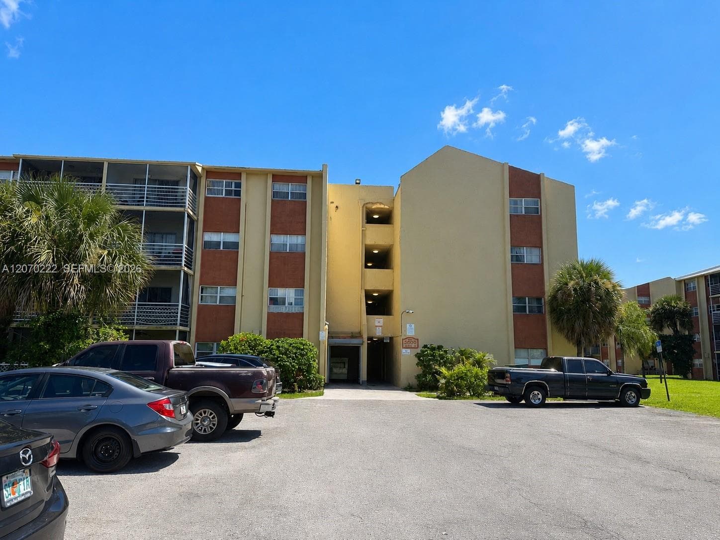 3600 NW 21st St # 313, Lauderdale Lakes, FL 33311