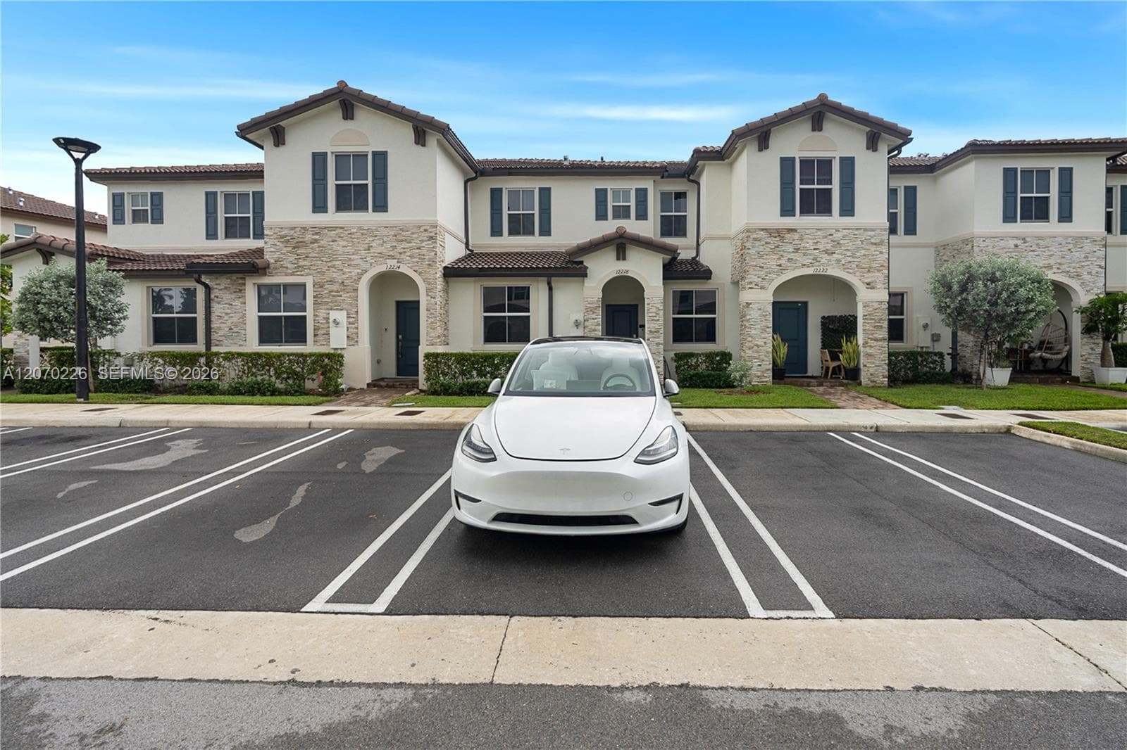 12218 NW 24th Pl, Miami, FL 33167 — zdjęcie 2