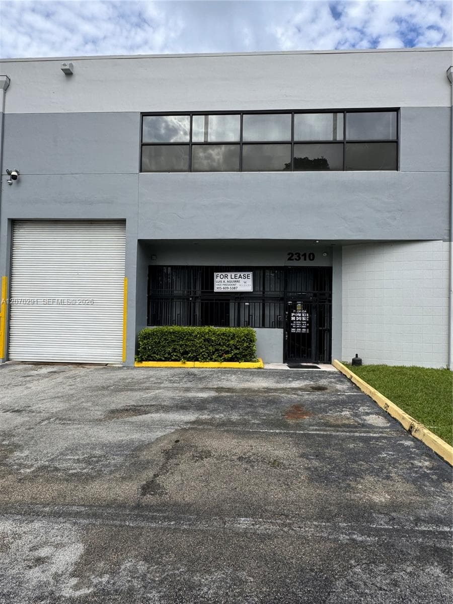 2310 NW 102nd Pl, Doral, FL 33172