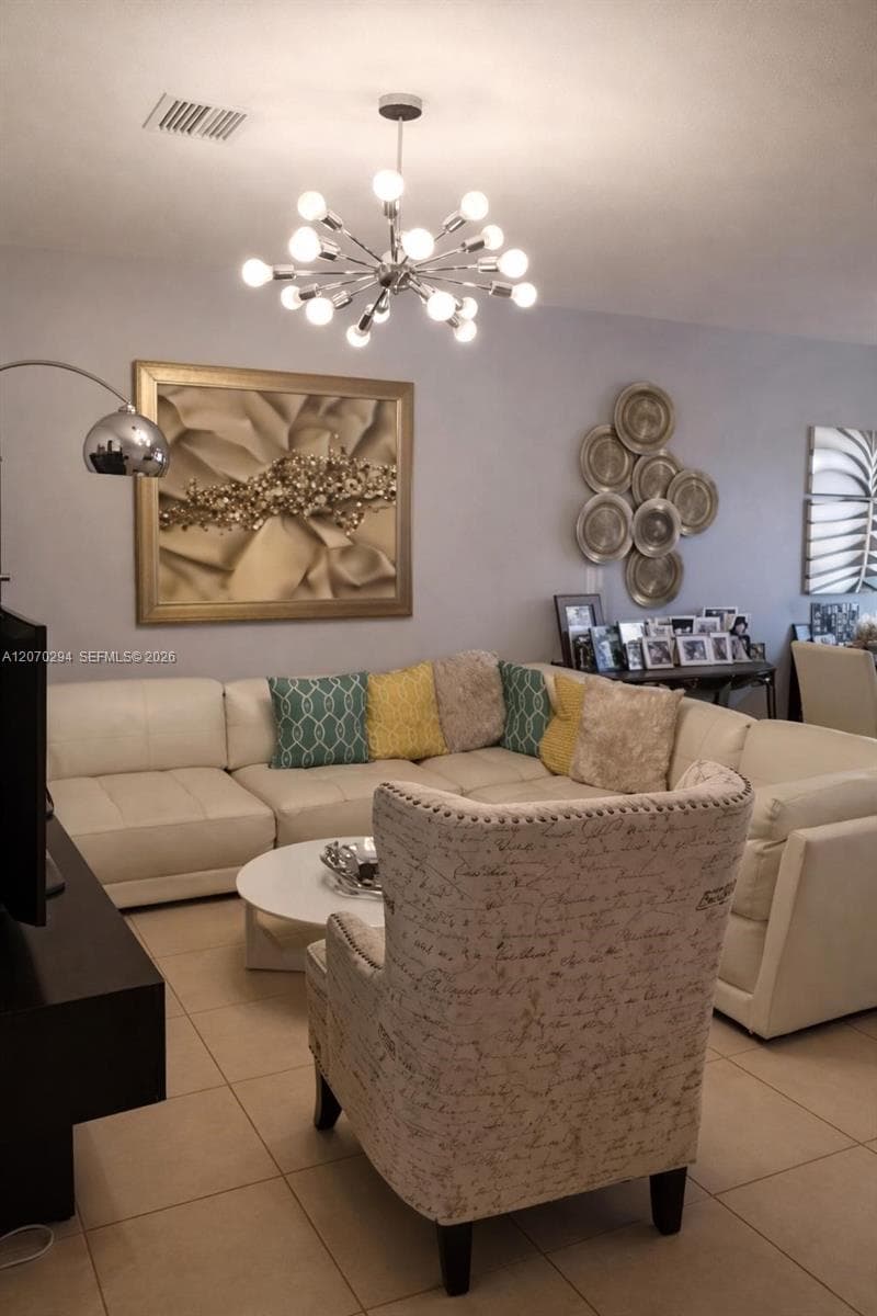 426 NE 194th Ter, Miami, FL 33179 — zdjęcie 2