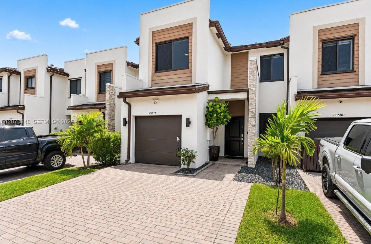 20576 NE 5th Pl, Miami, FL 33179 — zdjęcie 2