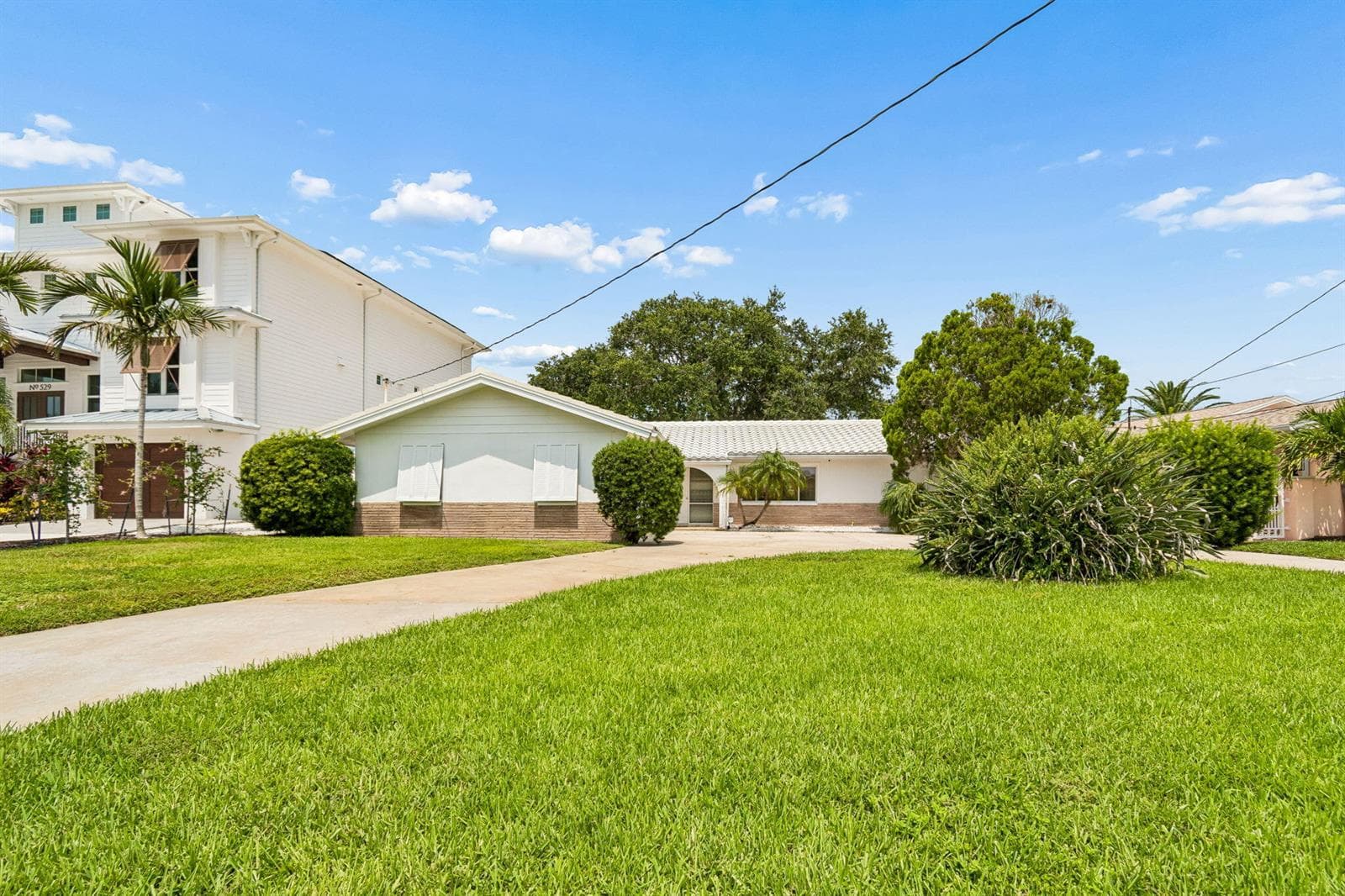 527 Harbor Drive N, FL 33785