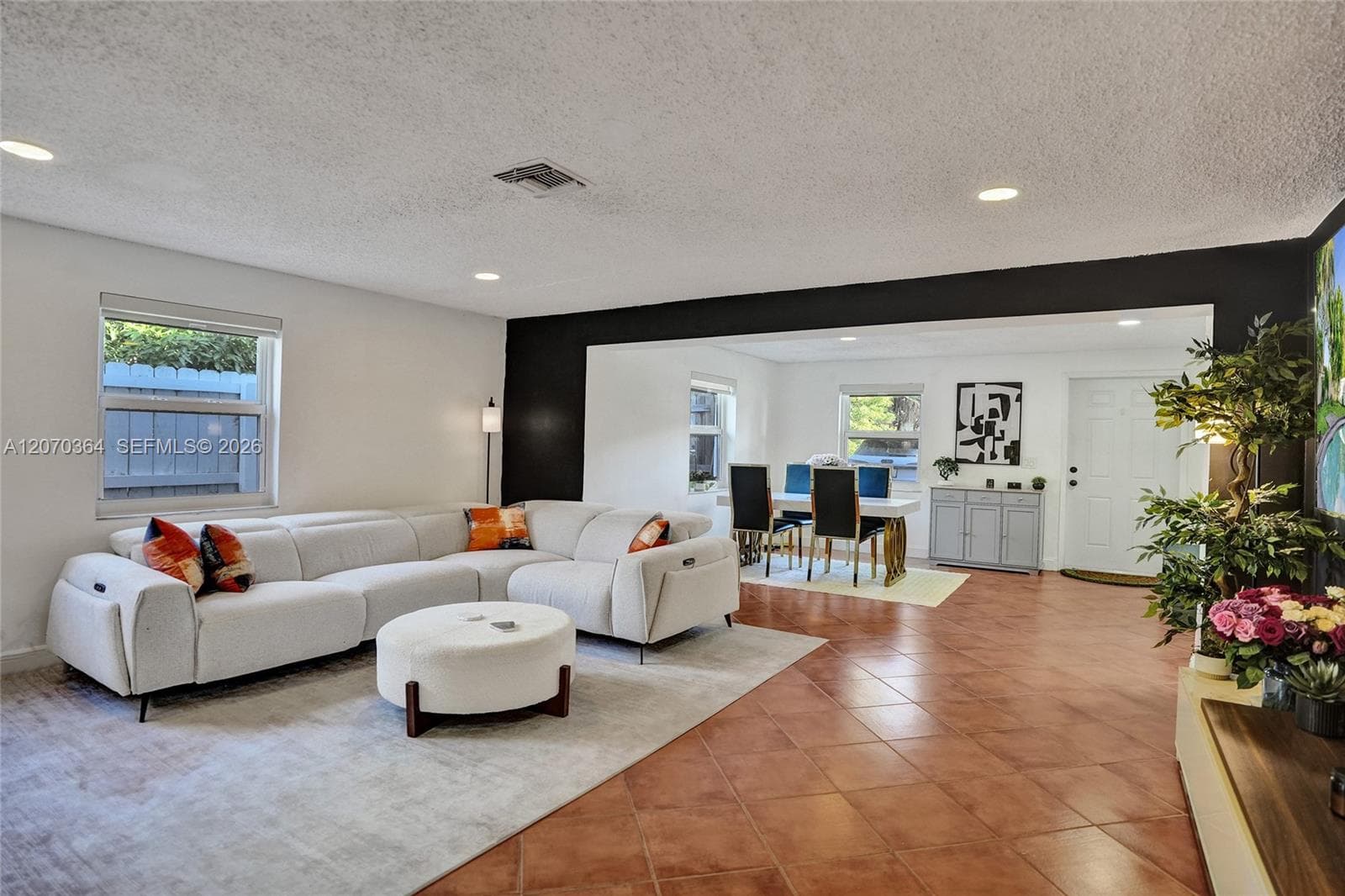 1022 NE 34th Ct, Oakland Park, FL 33334 — zdjęcie 4