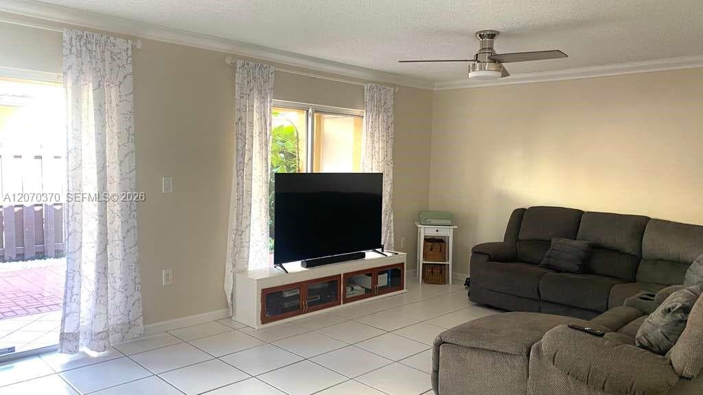223 SW Maple Ter, Davie, FL 33325 — zdjęcie 5