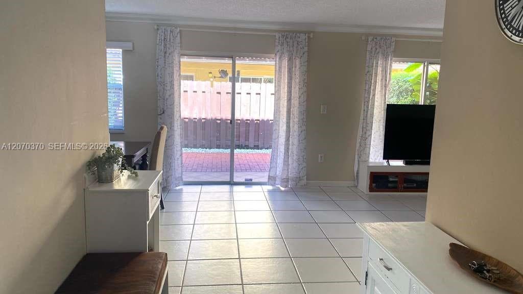 223 SW Maple Ter, Davie, FL 33325 — zdjęcie 4