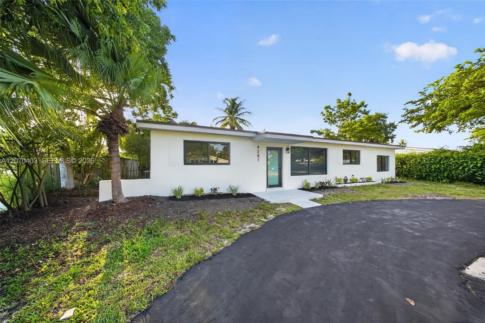 9281 Martinique Dr, Cutler Bay, FL 33189 — zdjęcie 3