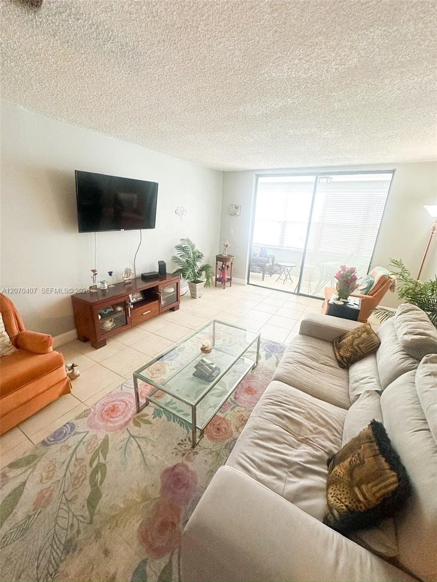 2860 Somerset Dr # 400K, Lauderdale Lakes, FL 33311 — zdjęcie 2