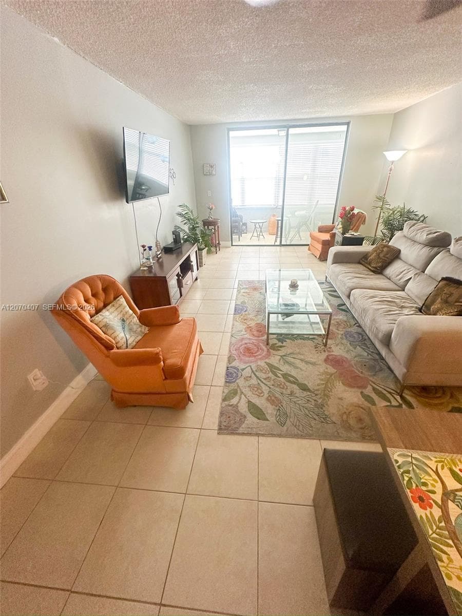 2860 Somerset Dr # 400K, Lauderdale Lakes, FL 33311