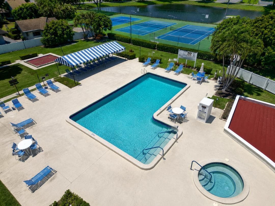 6310 TALL CYPRESS Circle, FL 33463 — zdjęcie 2