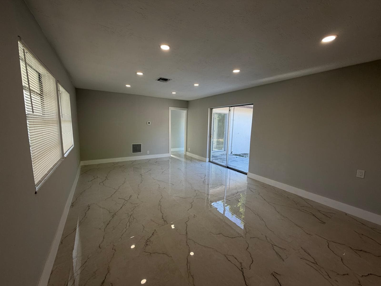 920 NE 50th Street, Deerfield Beach, FL 33064 — zdjęcie 2