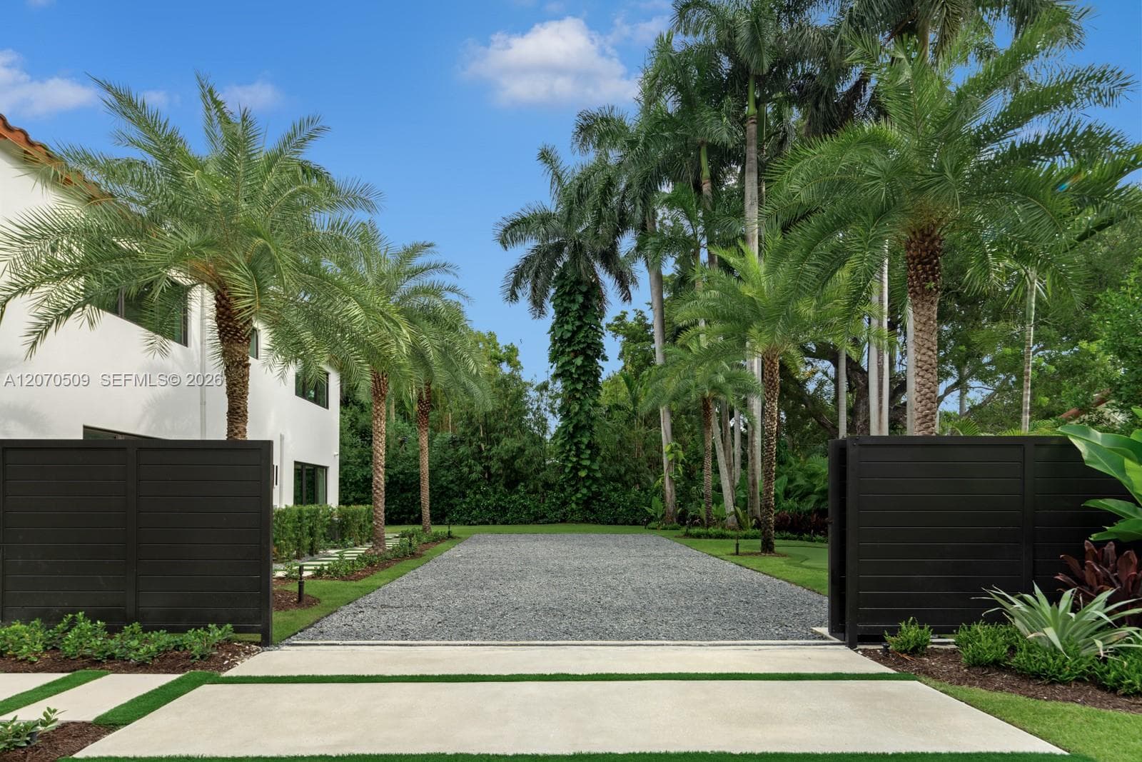 921 NE 72nd St, Miami, FL 33138 — zdjęcie 2