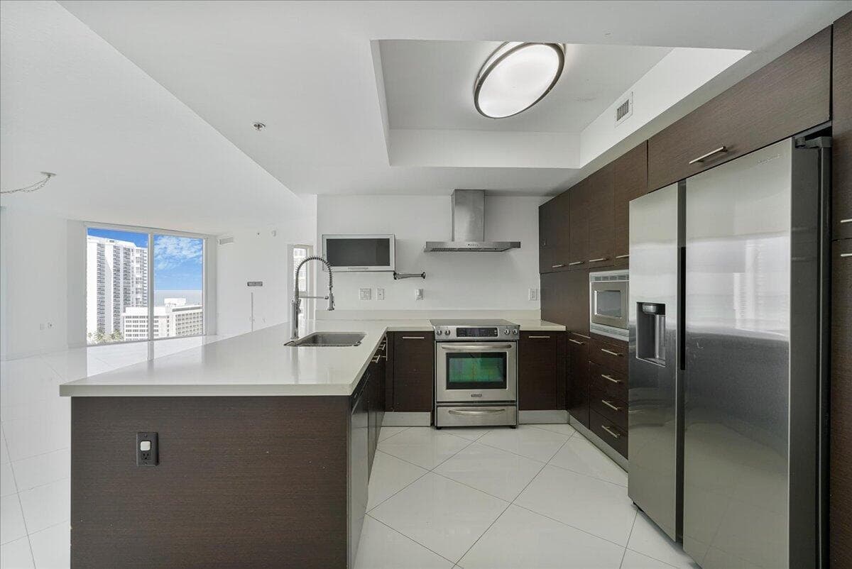 200 SUNNY ISLES Boulevard # 2-1701, Sunny Isles Beach, FL 33160 — zdjęcie 2