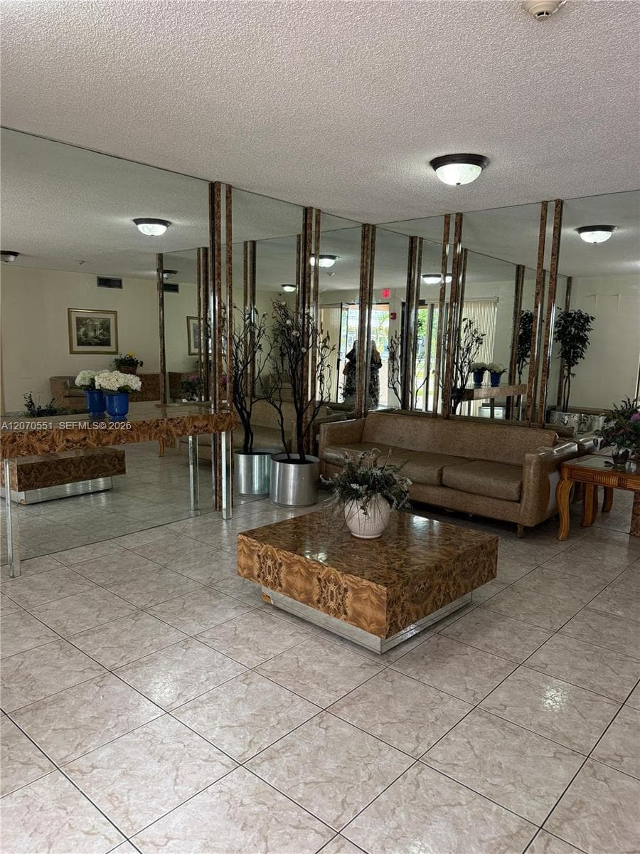 16751 NE 9th Ave # 211, North Miami Beach, FL 33162 — zdjęcie 3