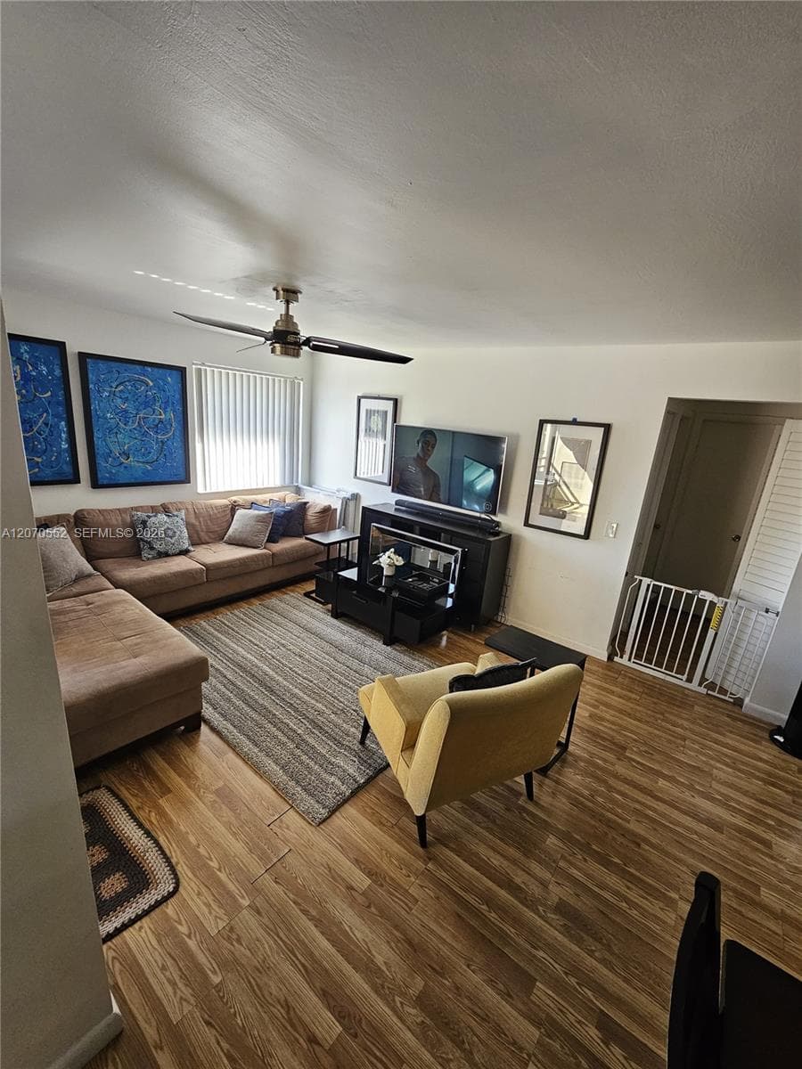 20160 NE 3rd Ct # 8, Miami, FL 33179 — zdjęcie 3