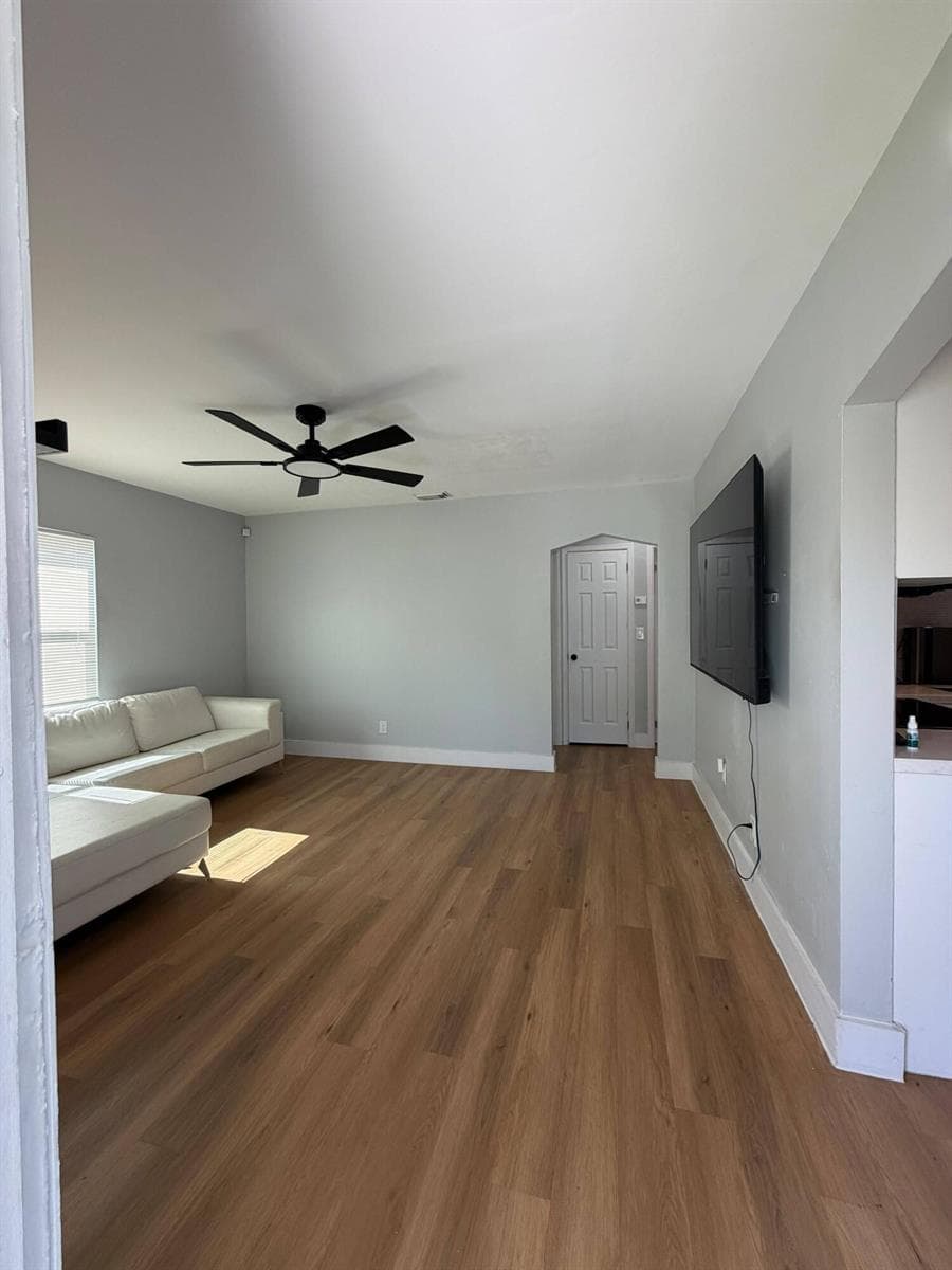 217 E 24TH Street, Riviera Beach, FL 33404 — zdjęcie 2