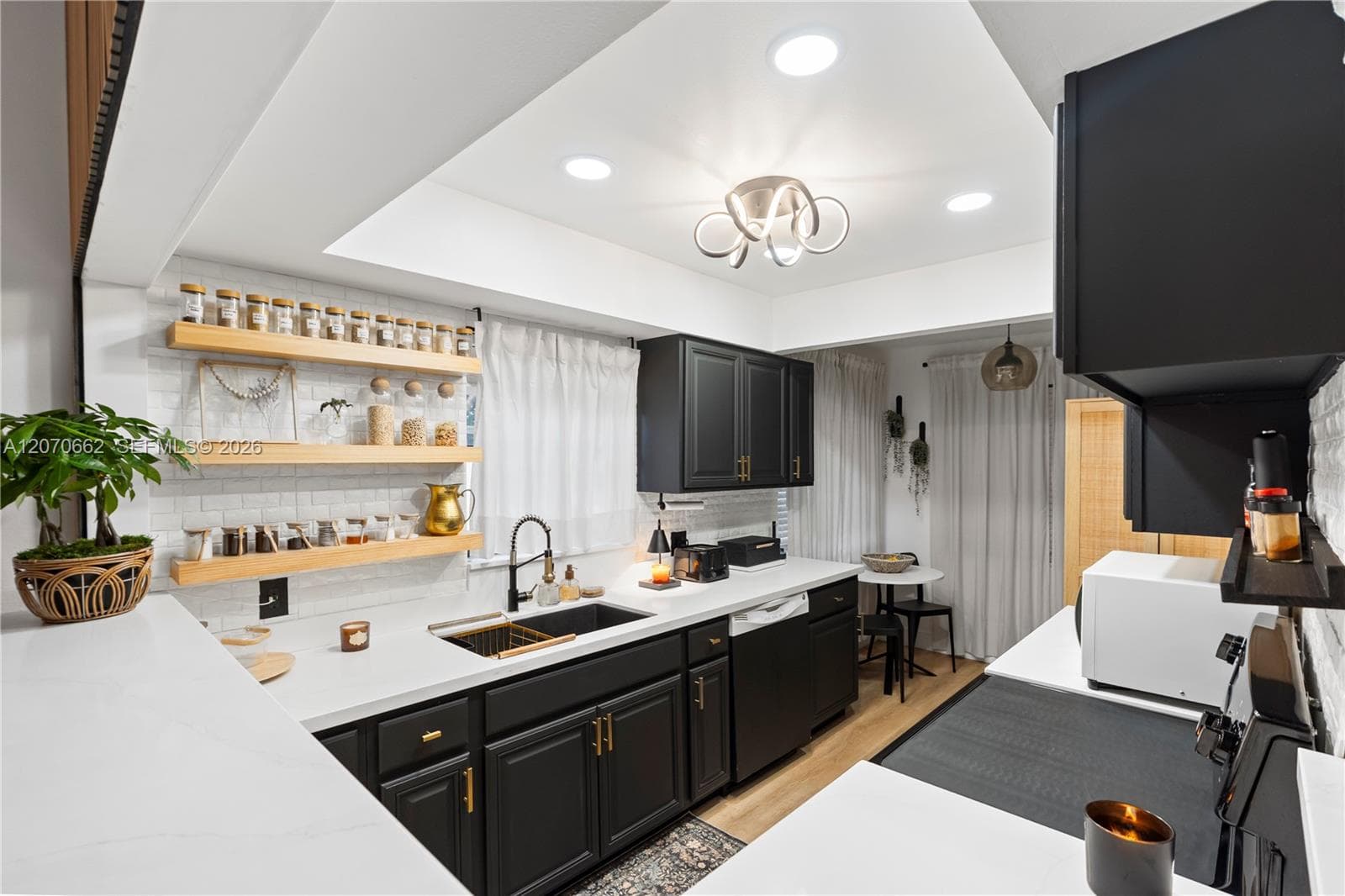 1641 NW 96th Ter, Pembroke Pines, FL 33024 — zdjęcie 4