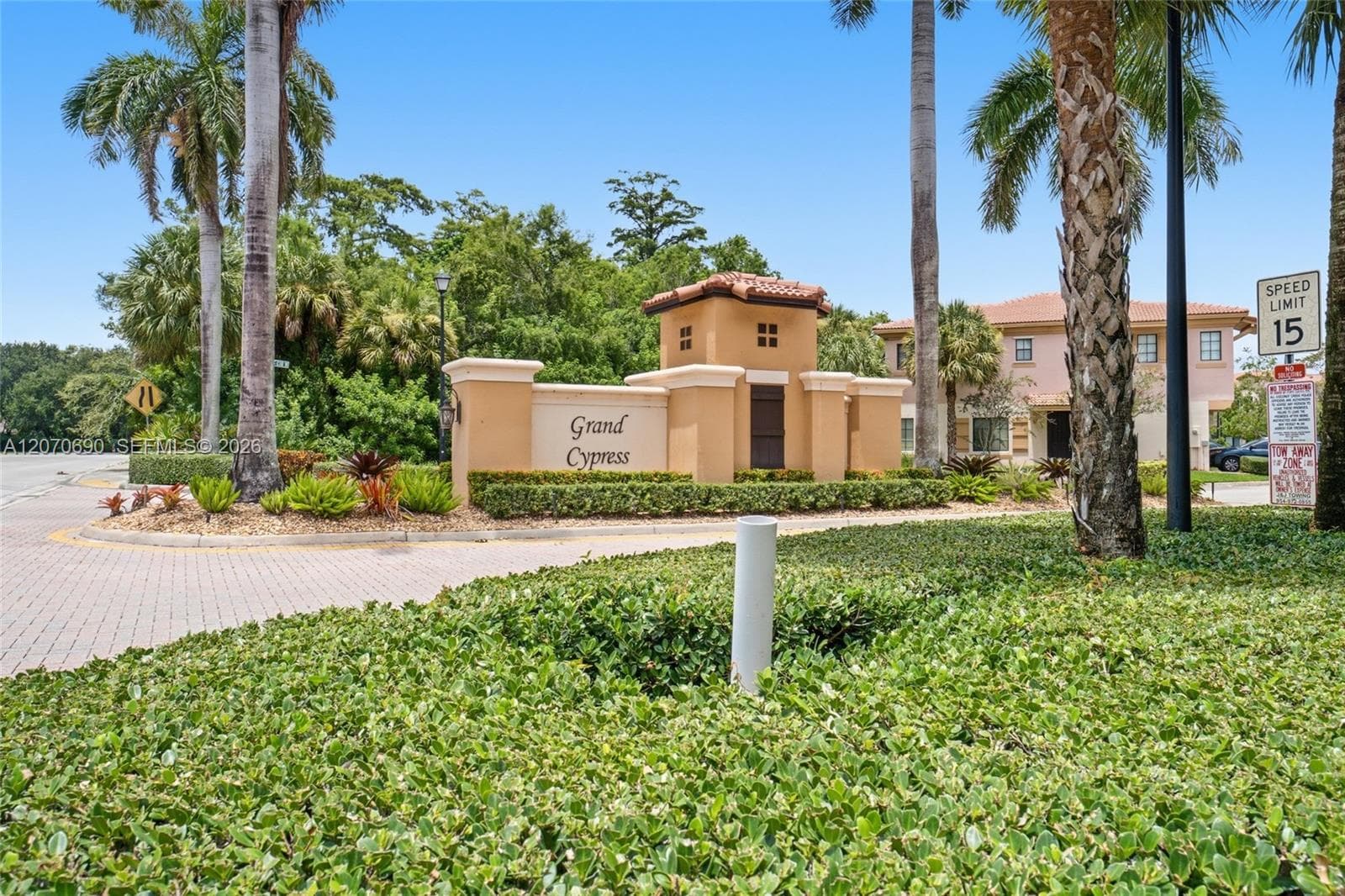 4758 Cypress St, Coconut Creek, FL 33073 — zdjęcie 2