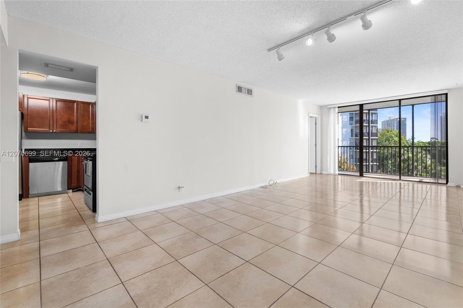 3401 N Country Club Dr # 519, Aventura, FL 33180 — zdjęcie 2