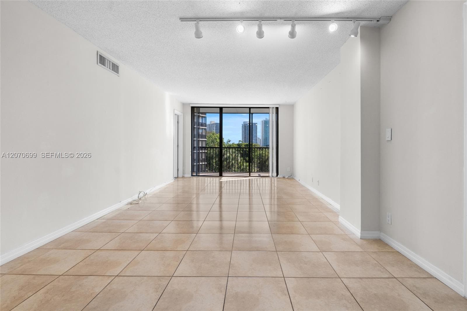 3401 N Country Club Dr # 519, Aventura, FL 33180 — zdjęcie 3