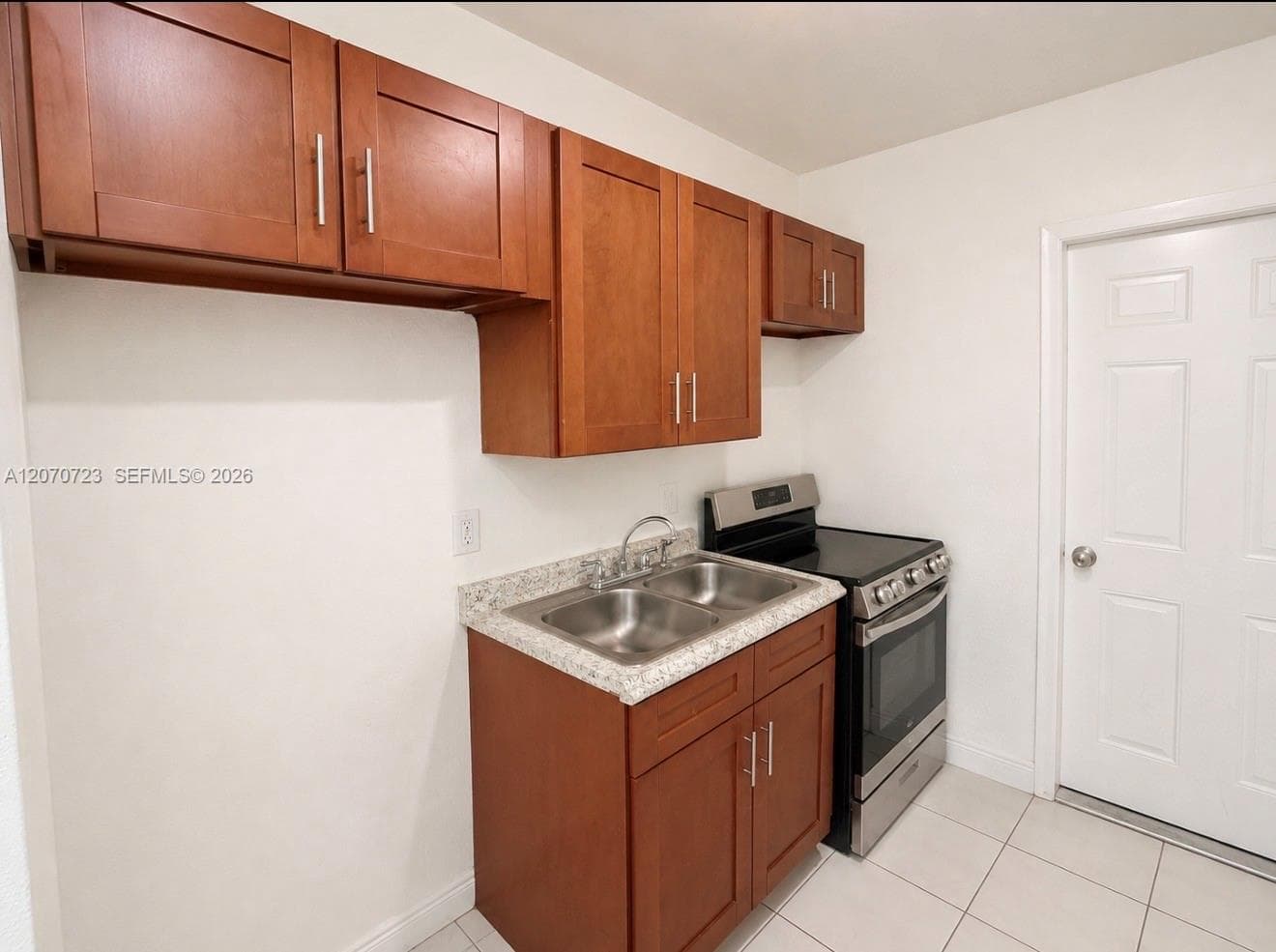 1041 NW 7th Ct, Hallandale Beach, FL 33009 — zdjęcie 3
