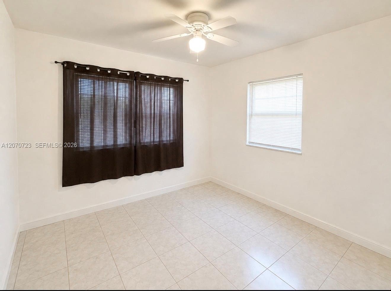 1041 NW 7th Ct, Hallandale Beach, FL 33009 — zdjęcie 5