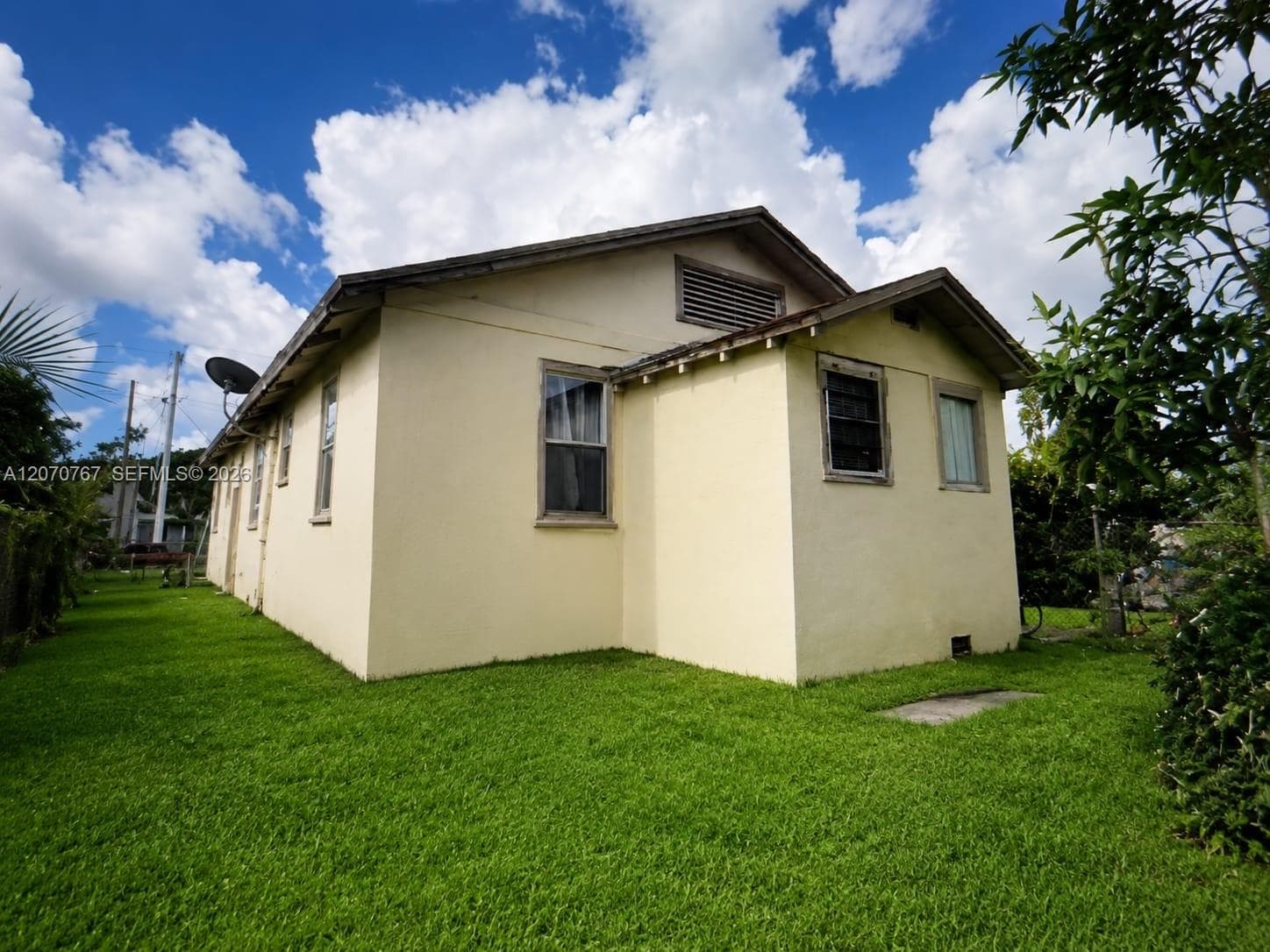 1935 NW 76TH ST, Miami, FL 33147 — zdjęcie 2