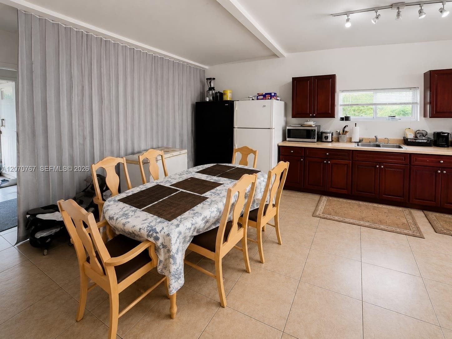 1935 NW 76TH ST, Miami, FL 33147 — zdjęcie 3