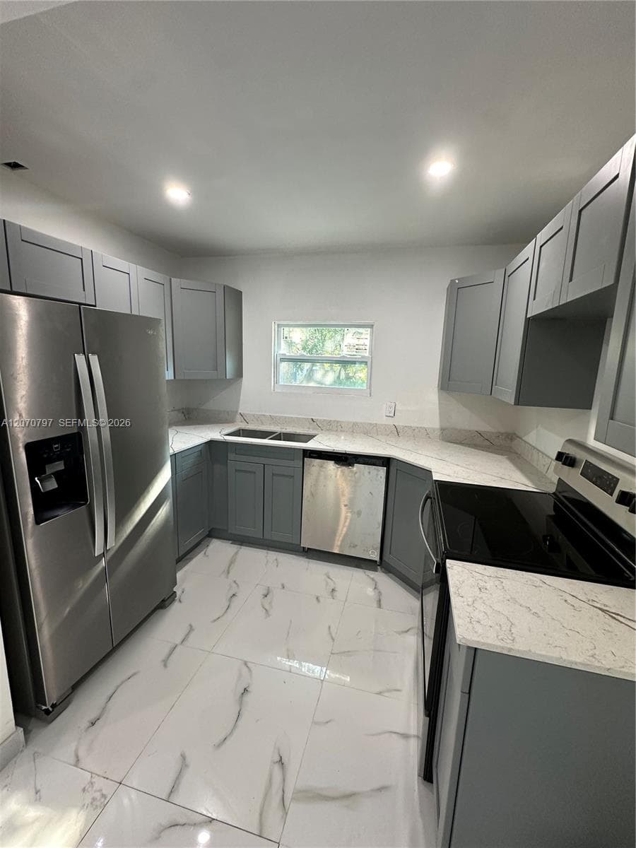 8111 N 10, Tampa, FL 33604 — zdjęcie 3