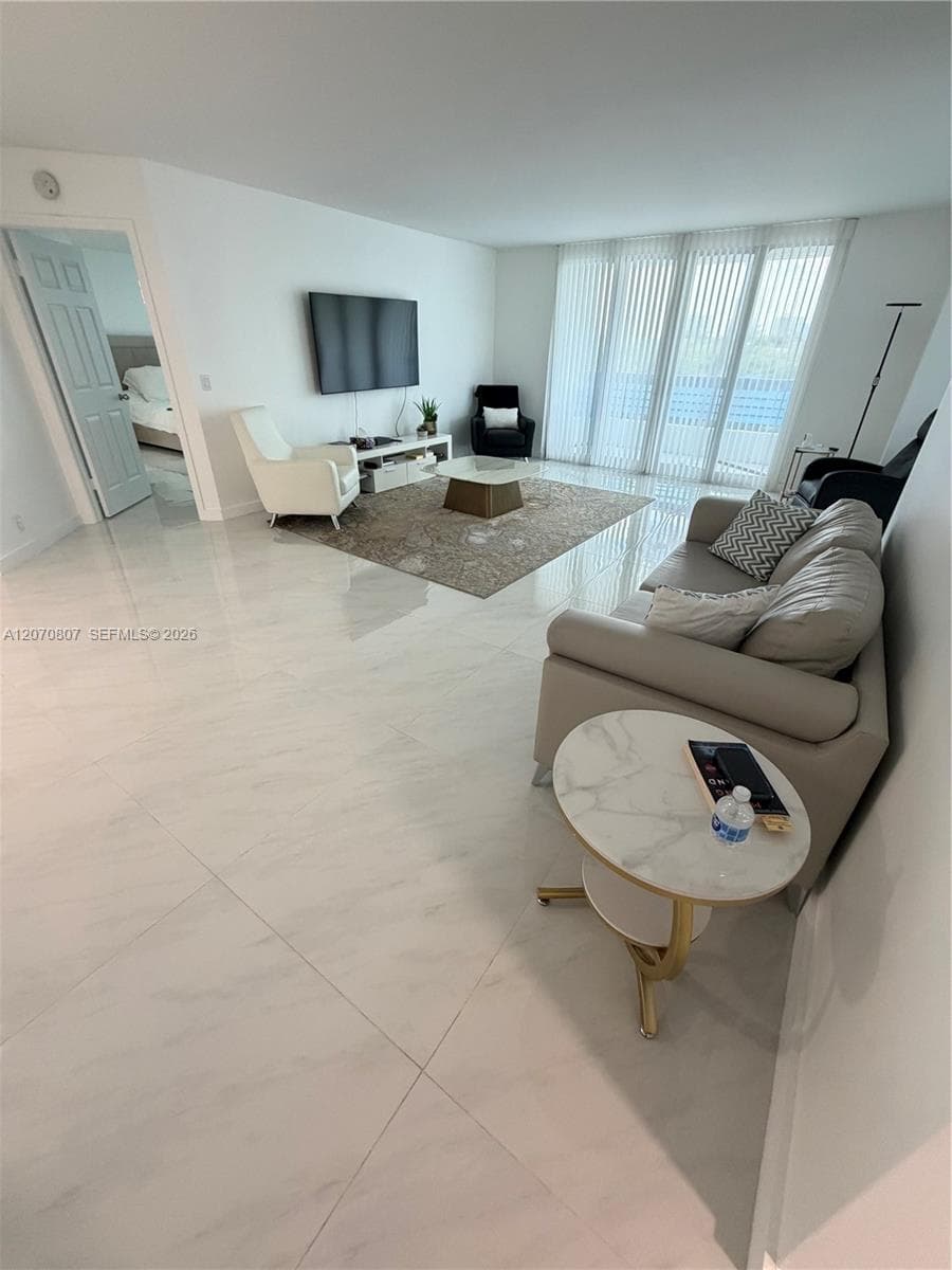 3500 Mystic Pointe Dr # 405, Aventura, FL 33180 — zdjęcie 2